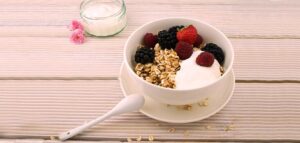 desayuno saludable fruta yogur avena