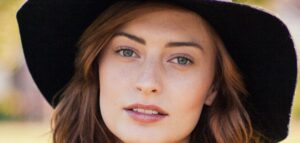 Chica con sombrero